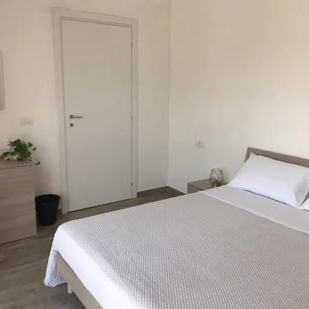 Apartment Domus 127 *